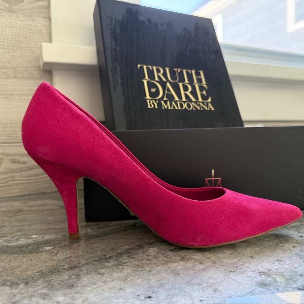 Women’s Pointed-Toe Suede Pumps in Hot Pink - Picture 3 of 8